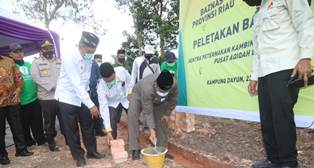 Bupati Siak Lakukan Peletakan Batu Pertama Pembangunan Sentra Perternakan